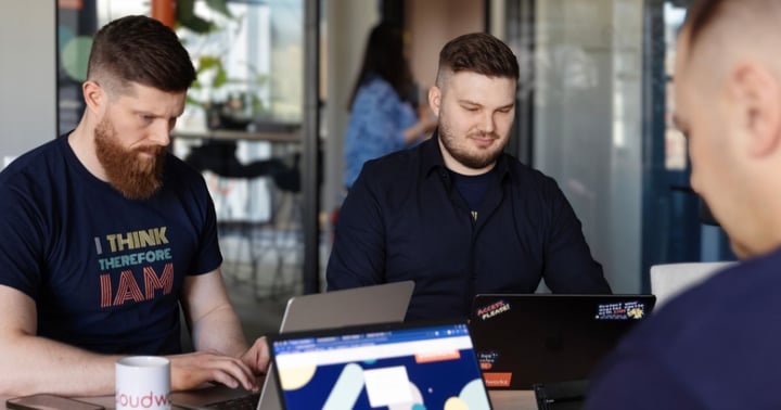 Automatisera åtkomstgranskningar i Identity Governance & Administration (IGA)