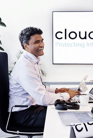 Gaurav-Dhawan-ler-på-kontoret-til-Cloudworks